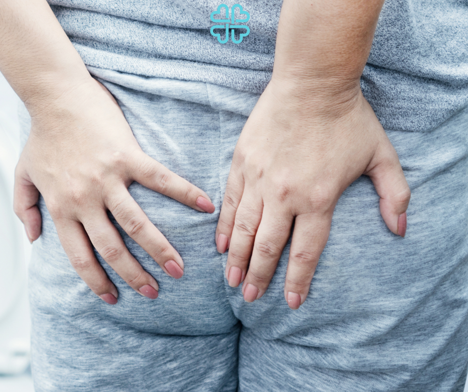 White and Green Modern Medical Center Instagram Post Portrait (Post na Facebooka)